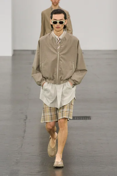 Look 4